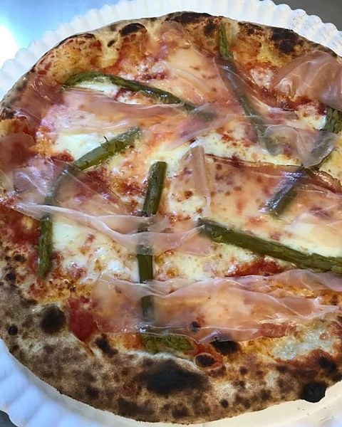 Una pizza del Capolinea appena sfornata